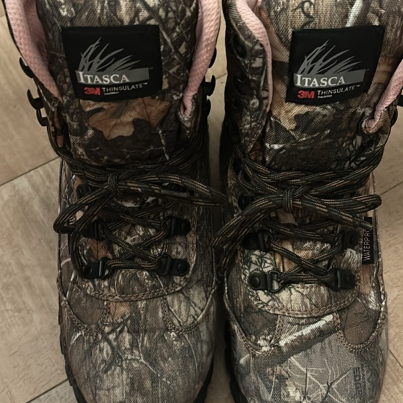 Itasca, Pink Camo, Thinsulated, Water proof, Boots - Size 8, Lace up - Pre owned - Picture 1 of 7